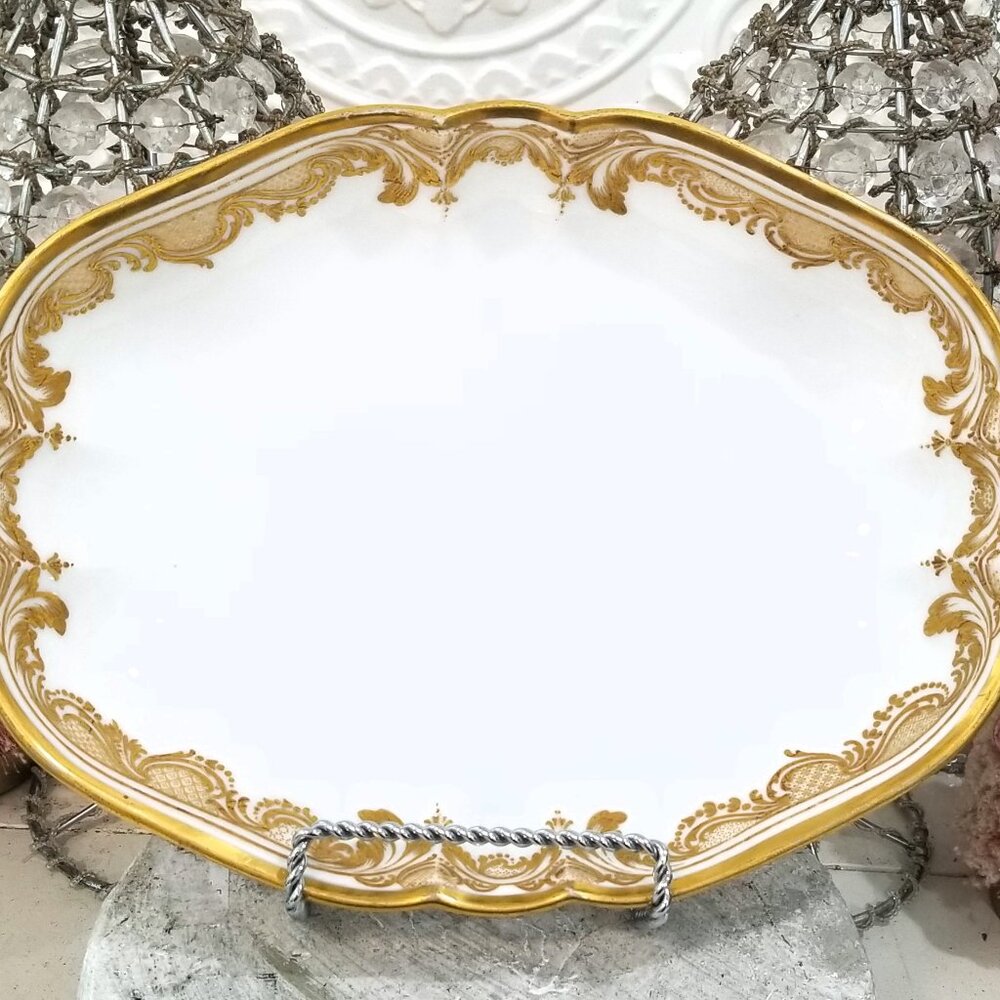 French SEVRES 18th Century "Frise D'Or" Gold Gilt Lattice White Serving Bowl
